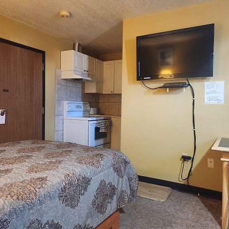 Hardisty Motel Екстериор снимка