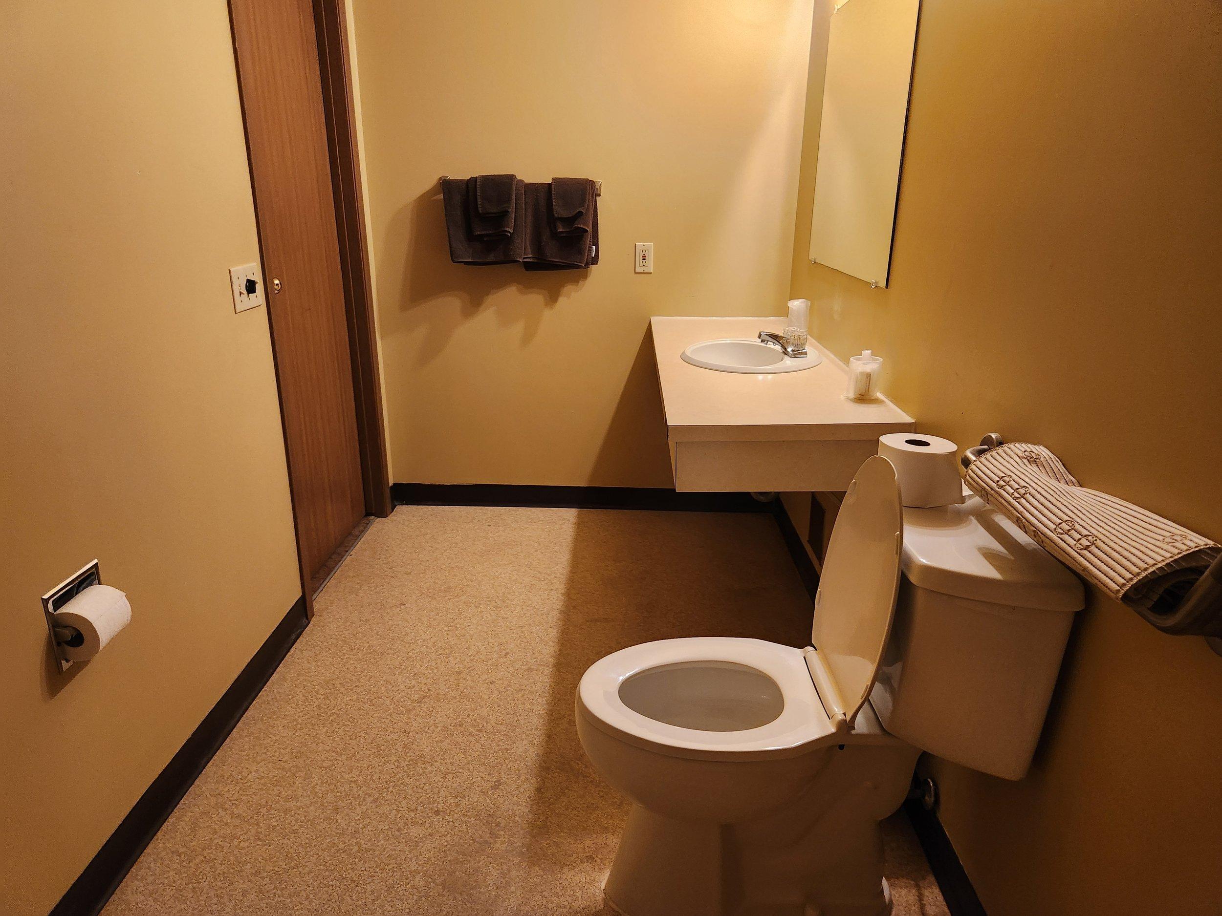 Hardisty Motel Екстериор снимка