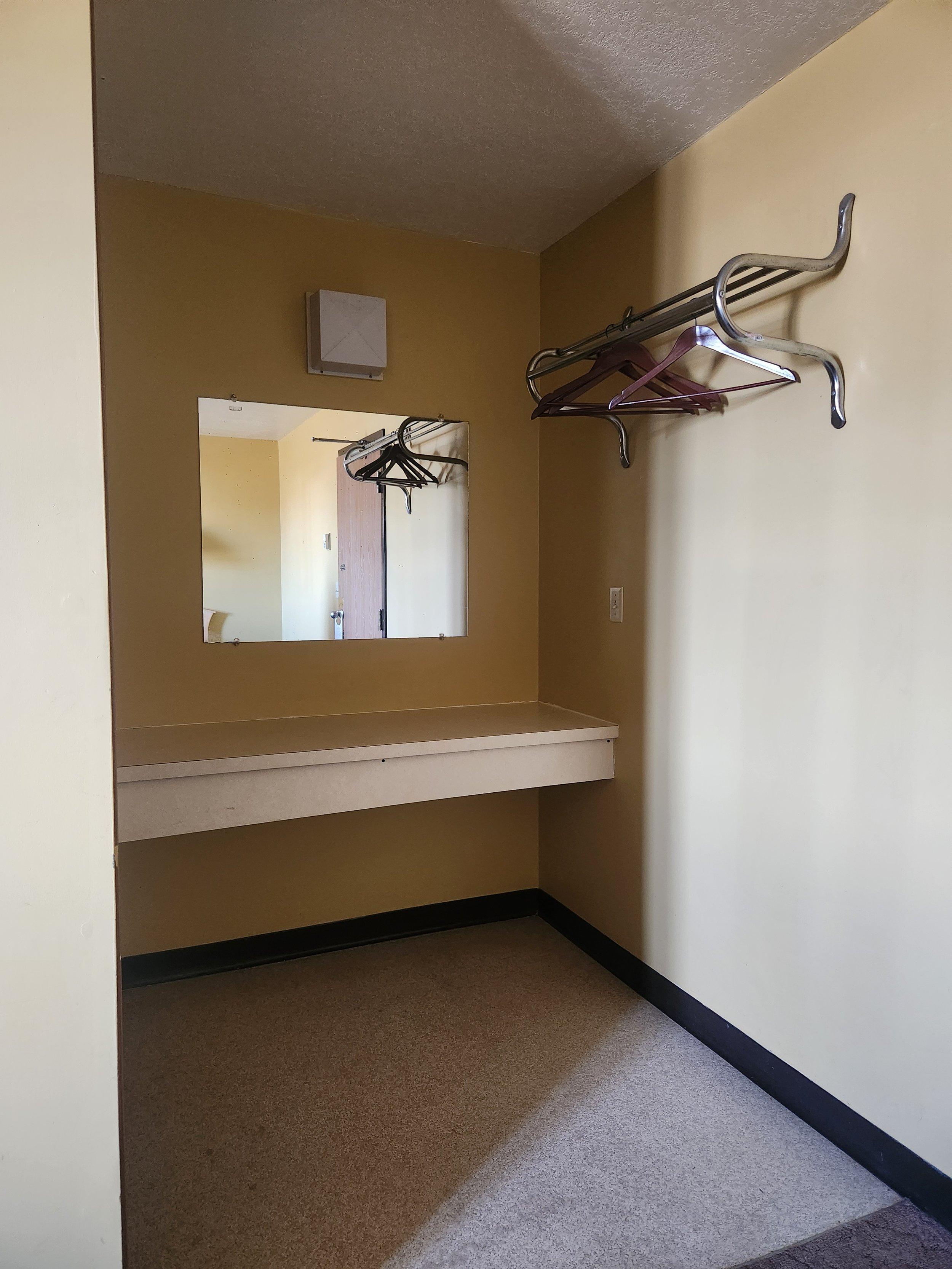 Hardisty Motel Екстериор снимка